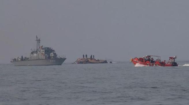 韩国海警扣押两艘中国渔船，原因为谎报捕捞量