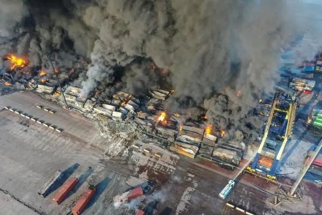 外媒：土耳其伊斯肯德伦港大火被扑灭