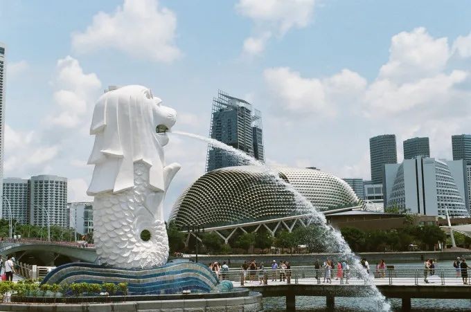 新加坡下周起免检入境，取消“口罩令”