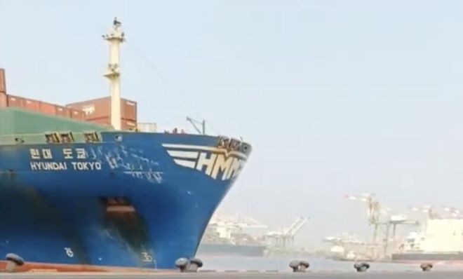 一大型集装箱船撞上码头，近期曾挂靠上海/宁波/深圳等港口