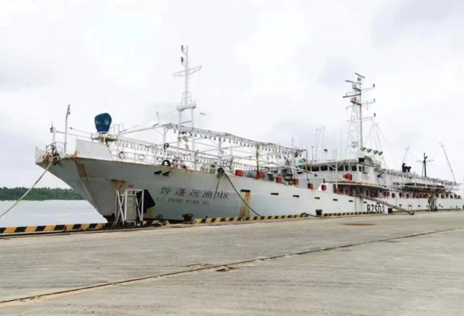 中国籍远洋船在印度洋倾覆致17名中国船员失联