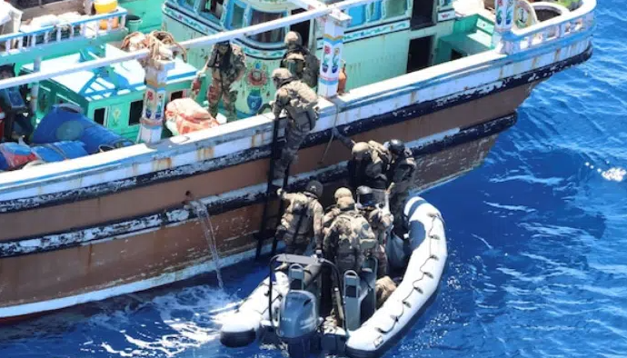 法国海军在印度洋成功截获价值1.08亿美元的毒品