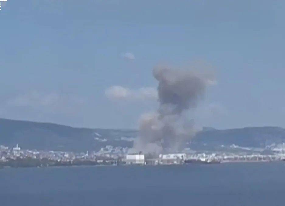 土耳其一港口发生剧烈爆炸