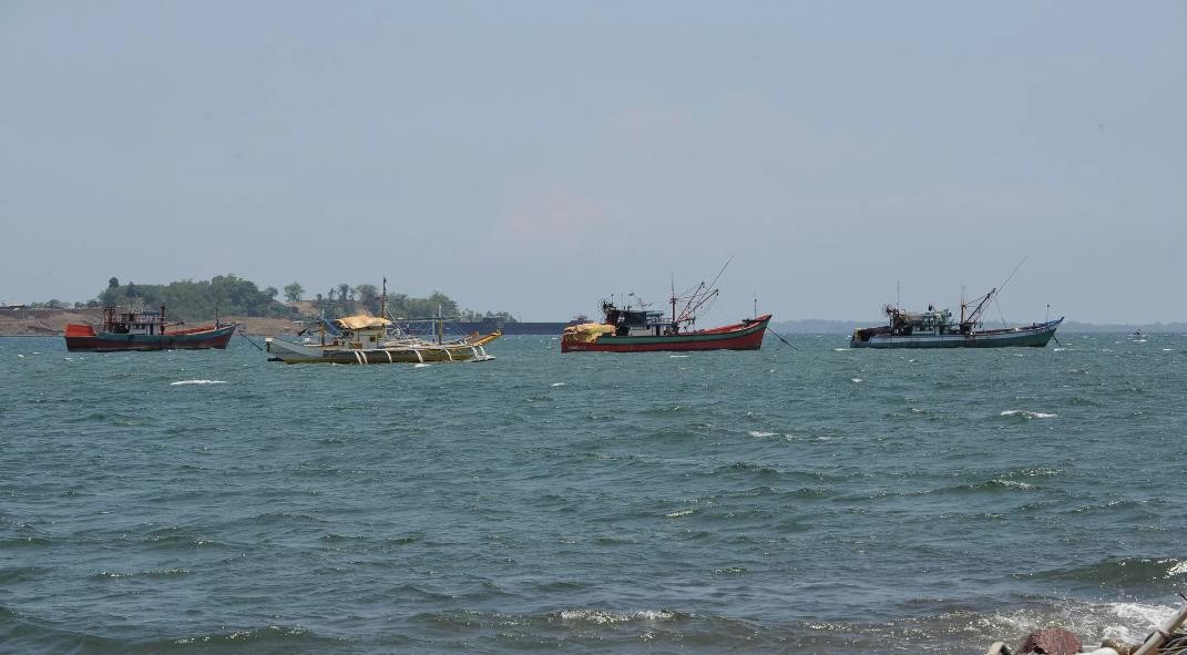 菲律宾称中国在争议水域设立浮动障碍