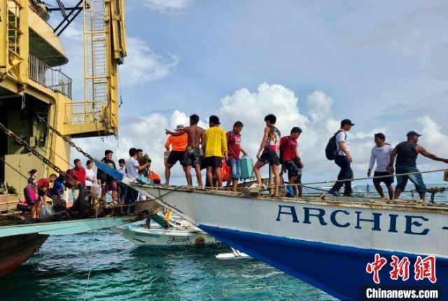 菲律宾一客船搁浅 287人尽数获救