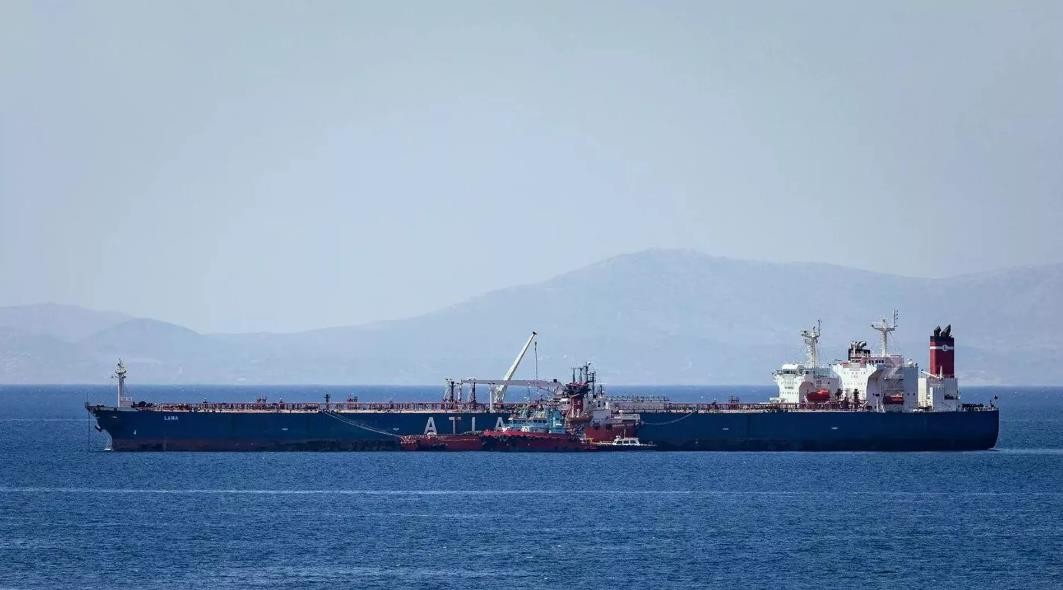 伊朗在波斯湾扣押两艘走私450万升燃料的油轮