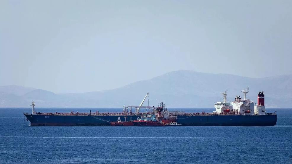 伊媒：伊朗海军在阿曼湾水域扣押美国一艘油轮
