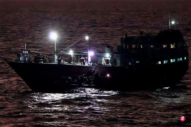 印度海军再解救一艘遭索马里海盗劫持伊朗渔船