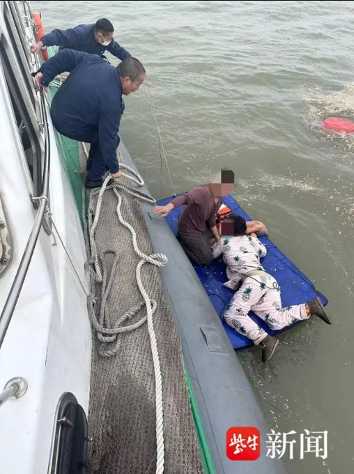 镇江长江段两船碰撞2人落水，10分钟紧急救助成功