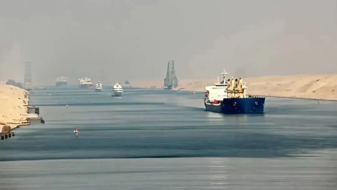 【埃及总统：】航运遭袭致苏伊士运河收入近乎腰斩