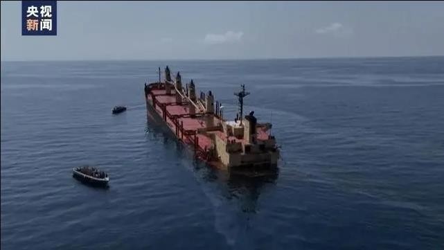 一艘在红海遇袭英国货轮面临沉没风险