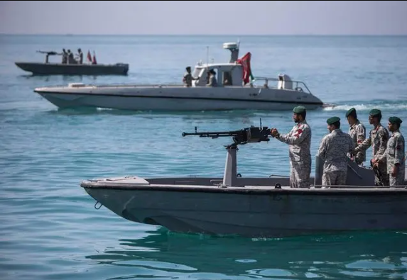 伊朗大规模袭击以色列！扣押一艘与以色列相关船只