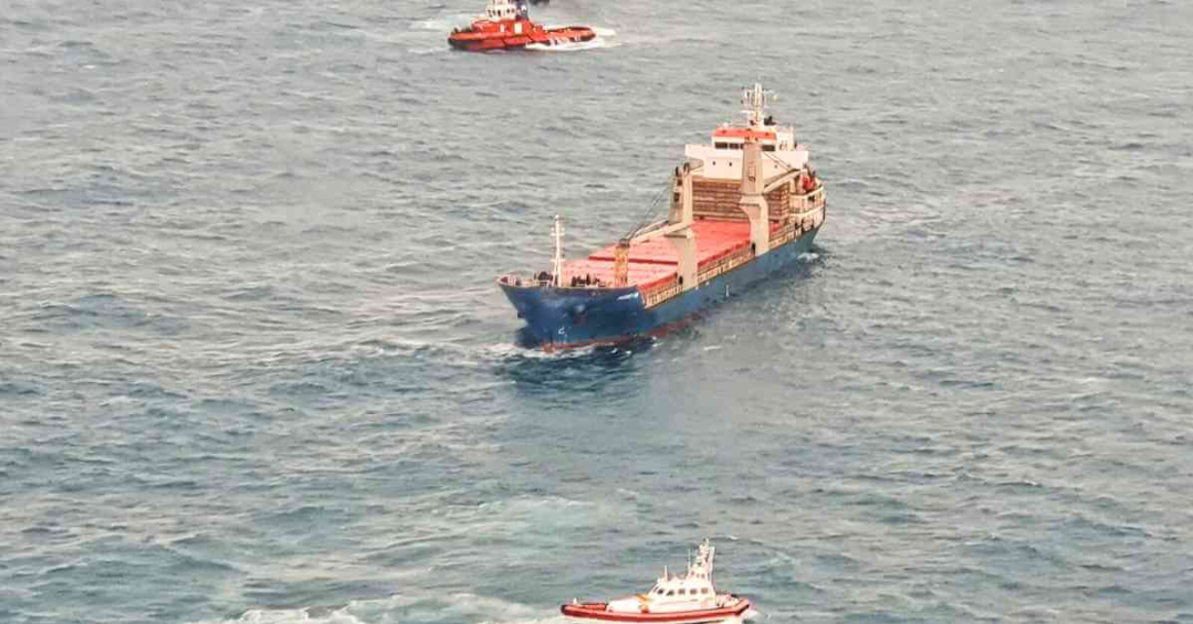 两艘船在西西里岛东海岸相撞