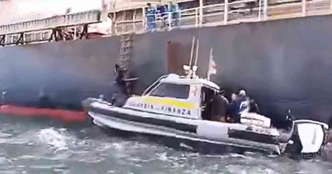 意大利警方在拉文纳一艘货船上缴获150公斤可卡因