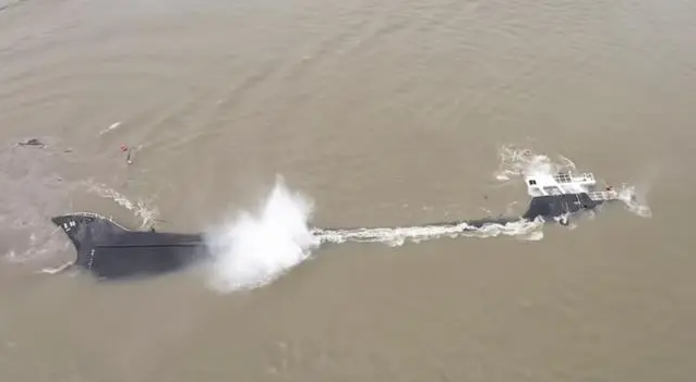 长江南通段两船相撞沉没 2人失踪4人获救