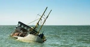 8人死亡，7人失踪！一艘载有 27 人的船舶在福克兰群岛附近沉没