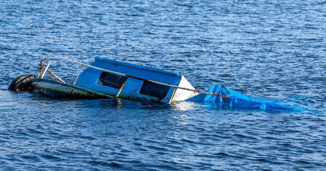 移民船沉没，11岁女孩海上漂流3天后获救！