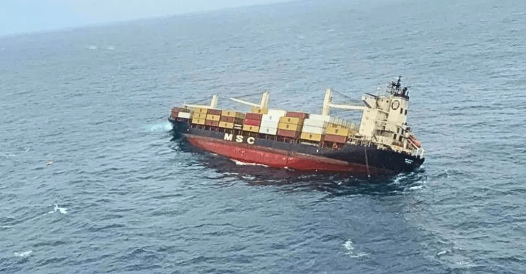 印度喀拉拉邦海域沉船水下救援启动 全力封堵漏油风险